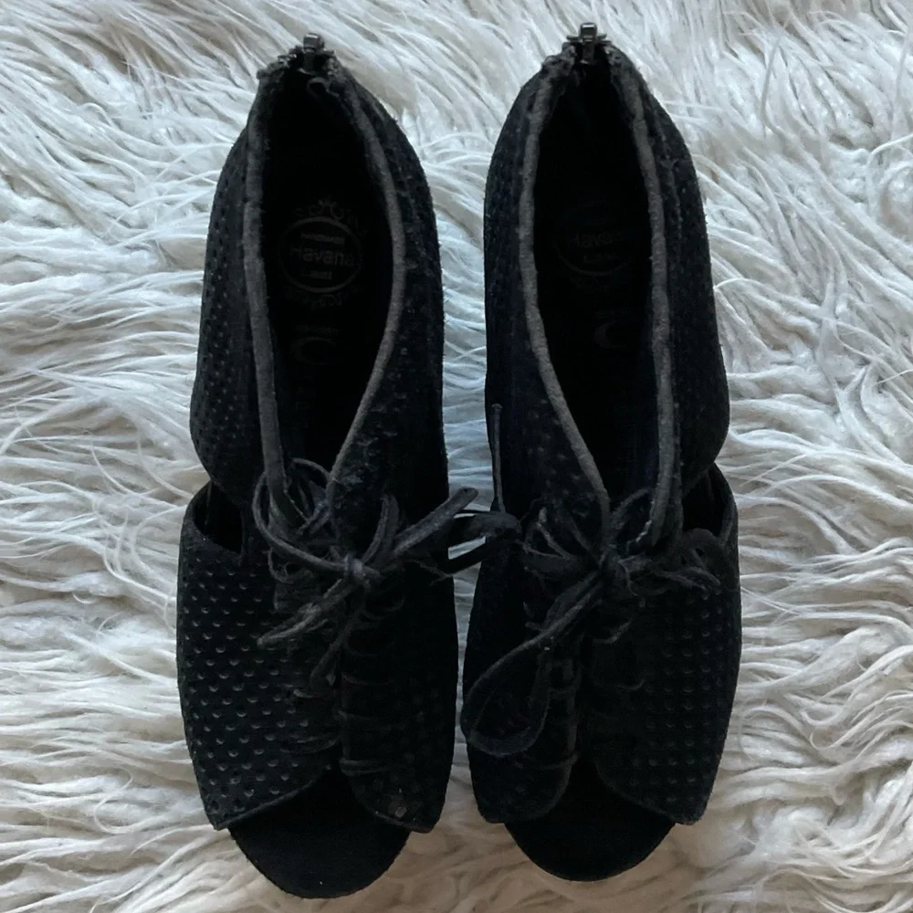 Jeffrey Campbell Dakota Black Suede Perforated Lace Up Wedge Sandals EUC Size 6